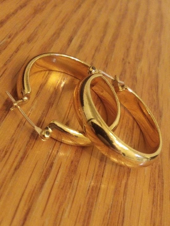 None Jewelry - Gold Tone Hoop Earrings - Classic Lightweight Women's Hoops